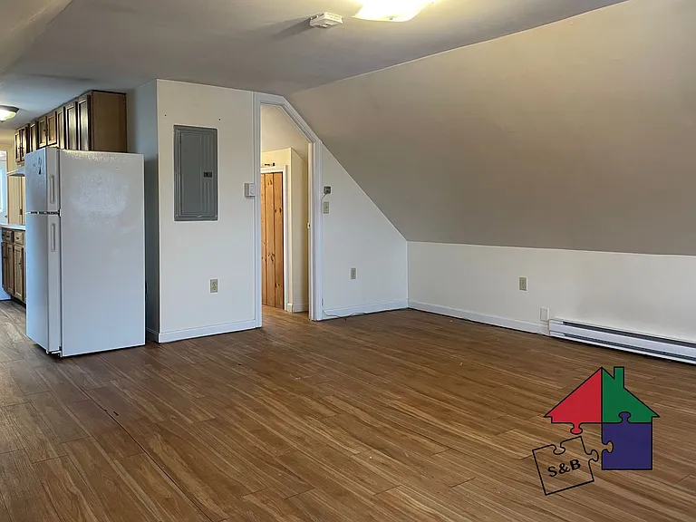 233 N Main St — Photo 2