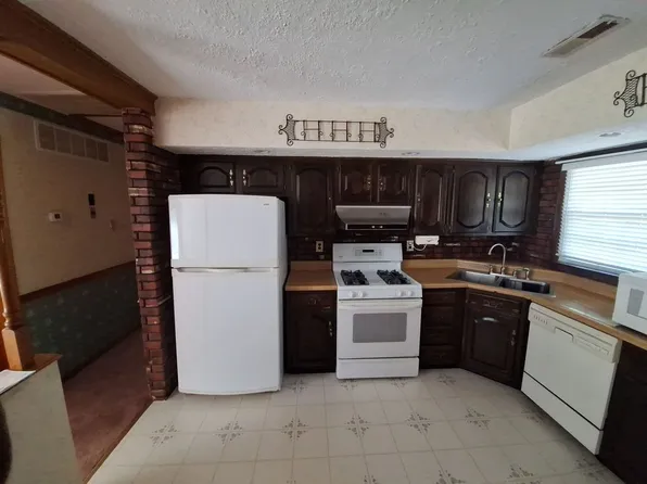 10527 Prestwick Dr, Saint Louis, MO 63137