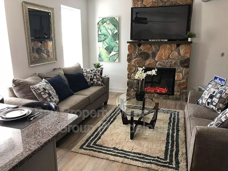 221 W Main St #7 — Photo 3