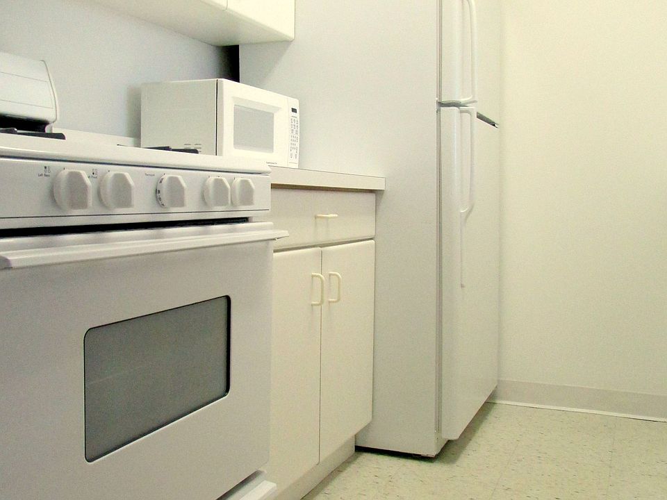1st image of 400 E 71st St APT 15L