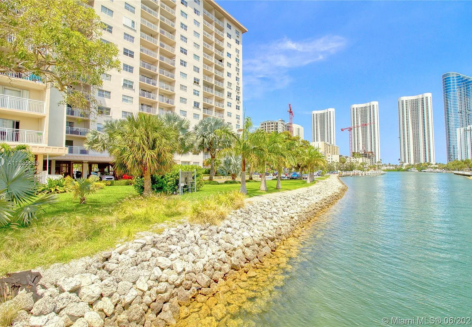 1 bed, 720 sqft, $1,750 — Photo 4