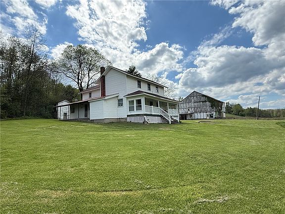 2nd image of 1939 Mahoning Rd S