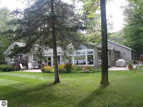 3rd image of 7133 Cottage Dr