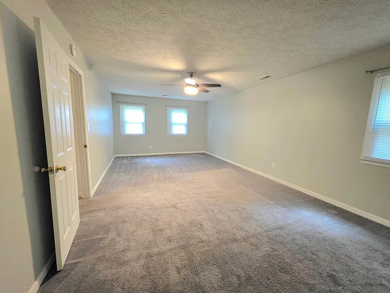 415 Rosewood Ln — Photo 23