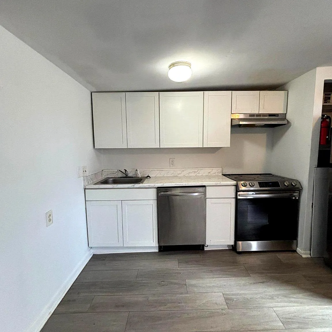 2 bed, 1.0 bath, $1,600 — Photo 2