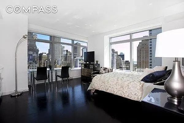 Rented by Compass | media 63