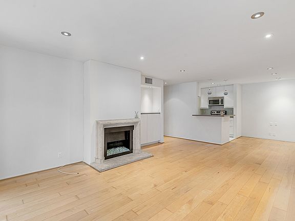 3rd image of 8535 W West Knoll Dr APT 213
