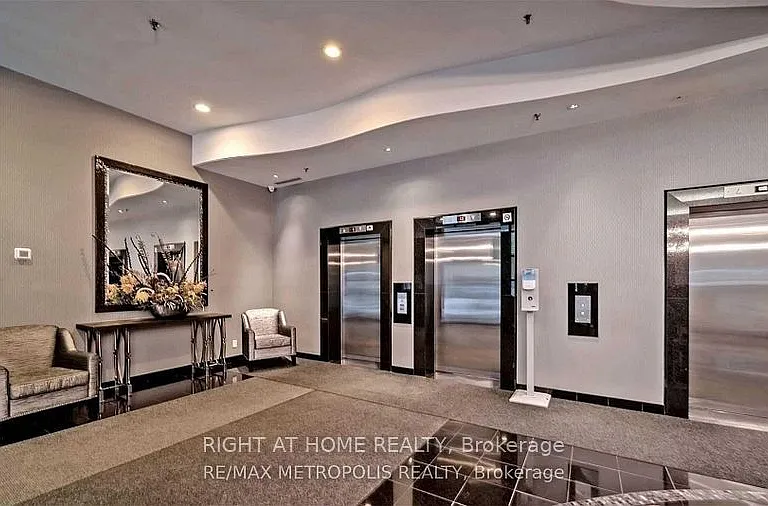 7 Carlton St #1111 — Photo 12