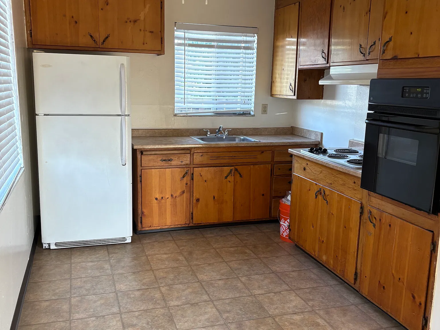 2 bed, 700 sqft, $2,195 — Photo 2