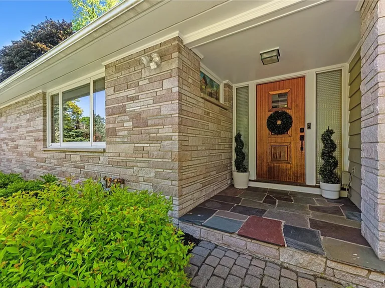 30 Lyndon Rd — Photo 7