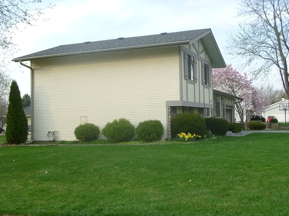 2nd image of 209 Canterbury Dr