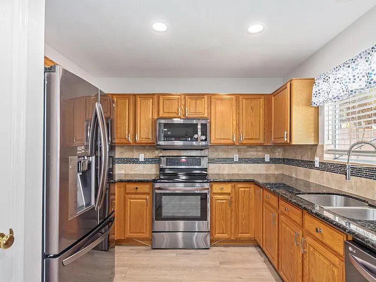 1338 E Grovers Ave — Photo 8