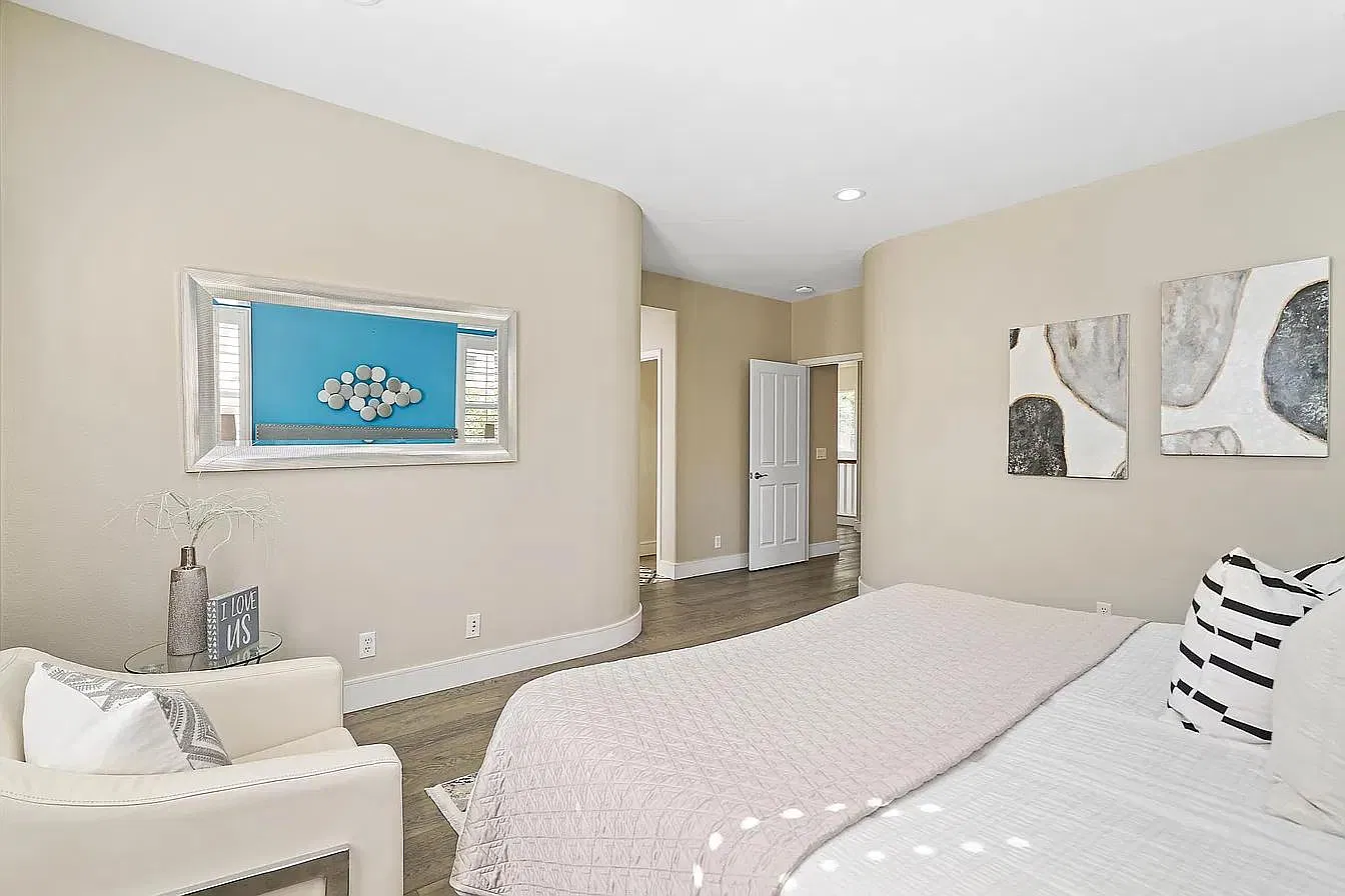 4 bed, 2700 sqft, $5,500 — Photo 3