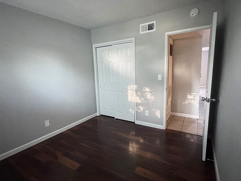 Walnut Manor — Photo 10