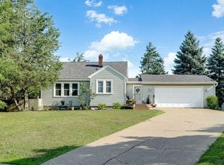 1315 Indian Oaks Cir, Arden Hills, MN 55112