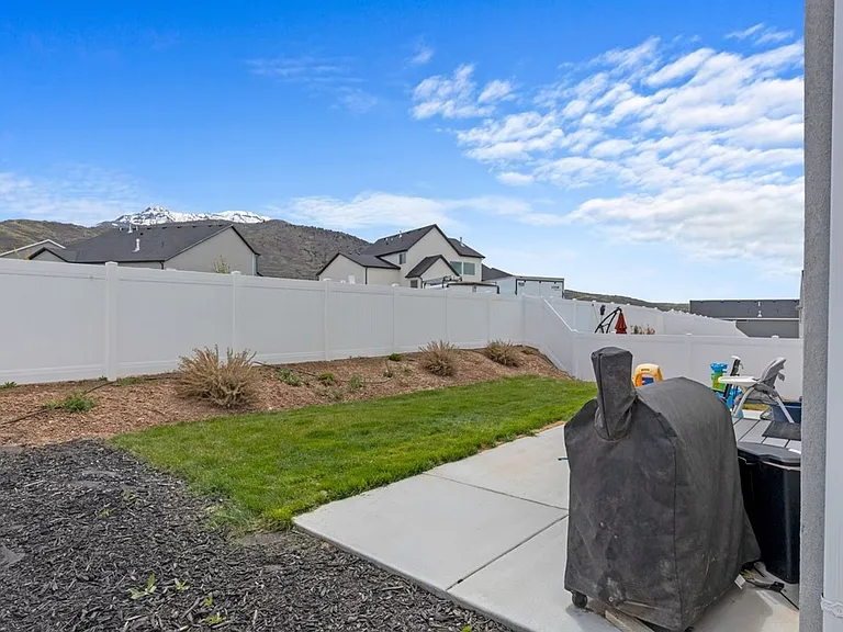 1323 S Raintree Ln — Photo 18