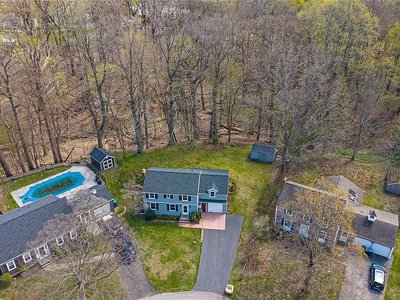 3rd image of 25 Circle Ct