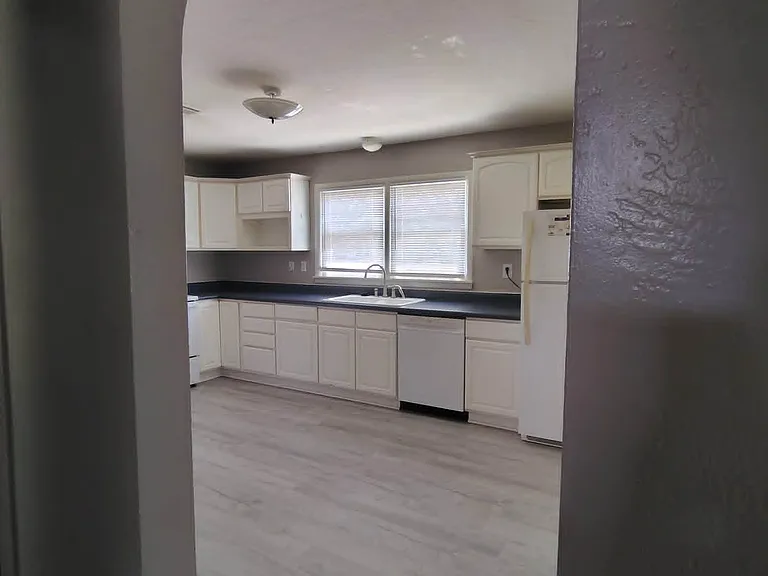 211 W High St #211 — Photo 18