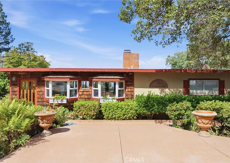 1st image of 270 Riverview Dr