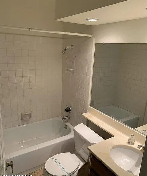 440 Jeremiah Dr #E — Photo 8