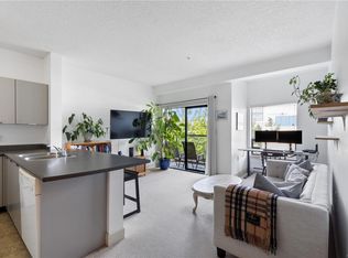 870 Short St #313, Saanich, BC V8X2V5