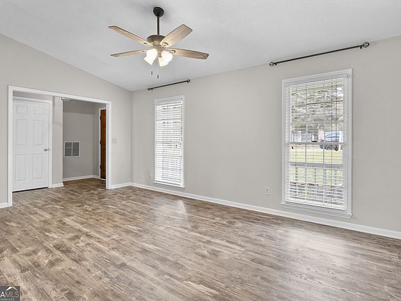 5th image of 3205 Pond Ridge Trl