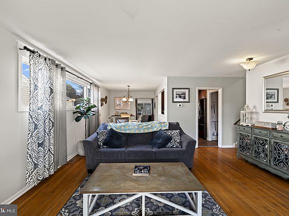 5th image of 517 Evans Ave