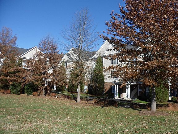 2nd image of 623 Wyndhurst Dr Unit 203