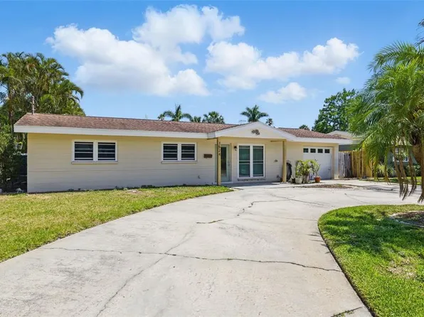 1524 Carson Cir NE, Saint Petersburg, FL 33703