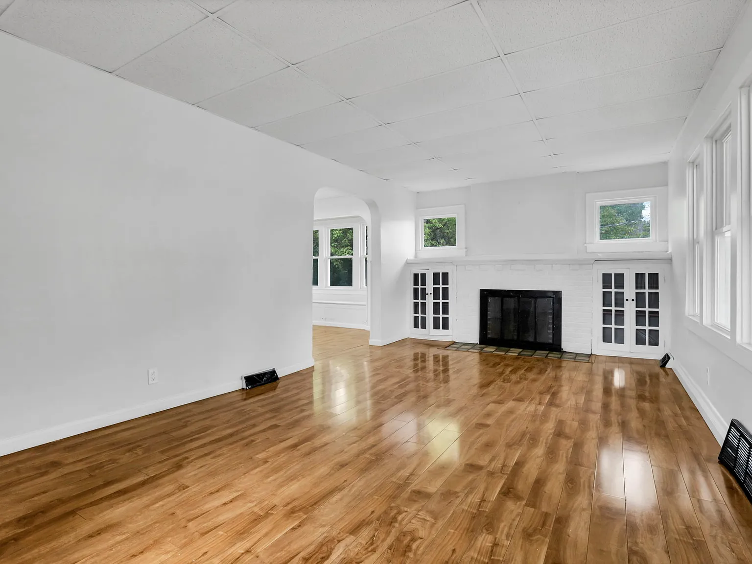 4 bed, 1370 sqft, $2,350 — Photo 4