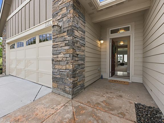 4th image of 1010 N Chastain Ln