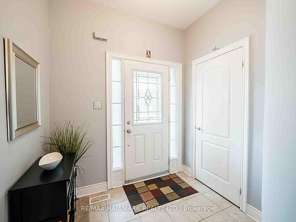 4th image of 399 Reeves Way Blvd