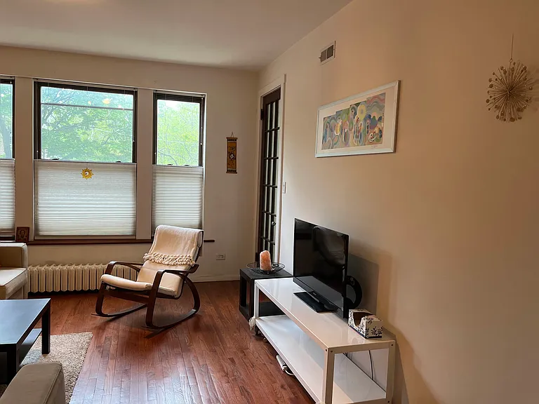 1024 E 52nd St #1 — Photo 3