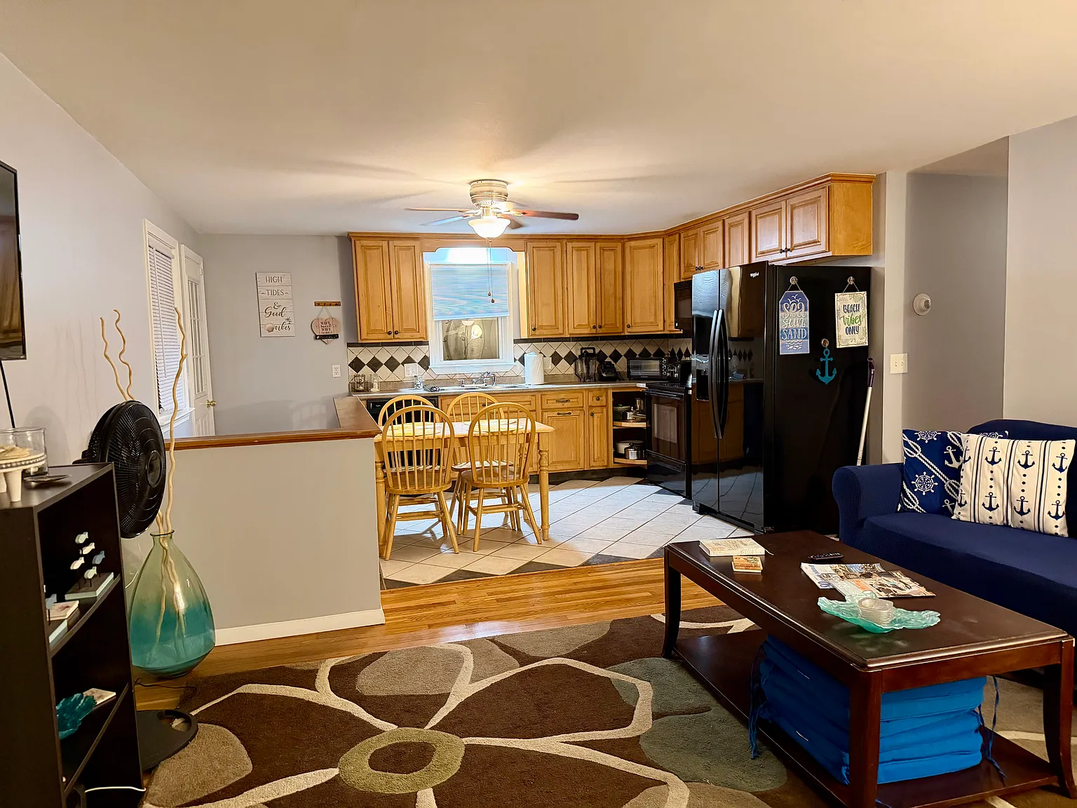 3 bed, 988 sqft, $2,400 — Photo 2