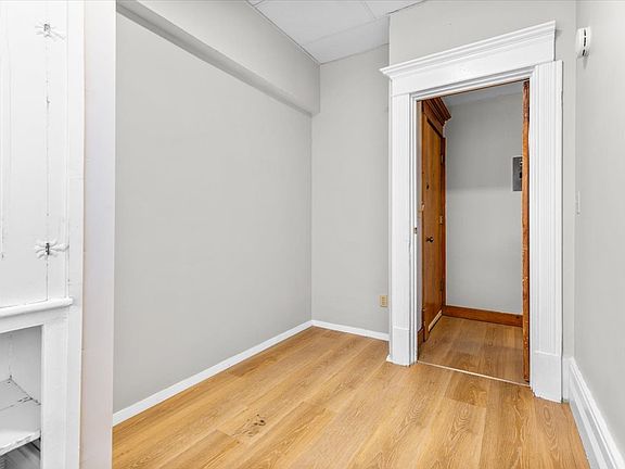 5th image of 322 S Stewart Ave #3