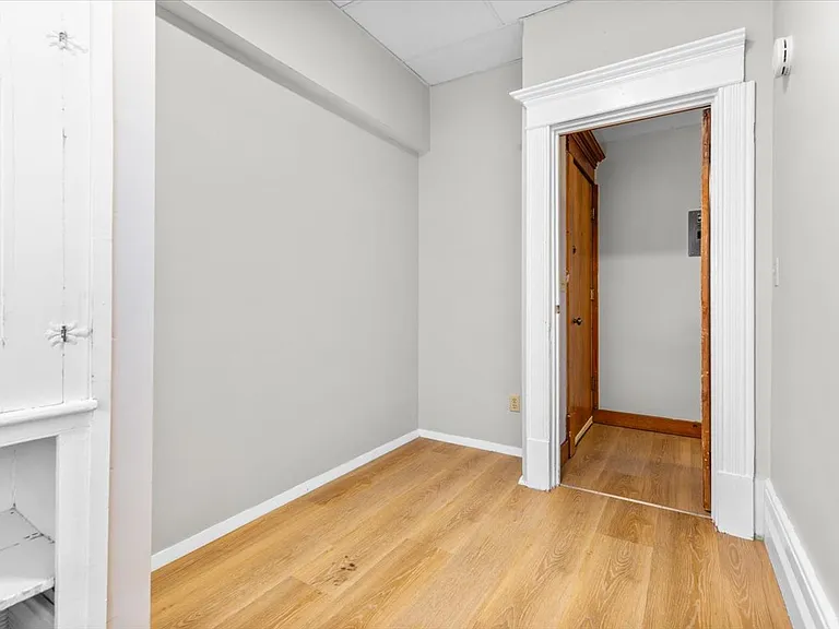 322 S Stewart Ave #3 — Photo 5