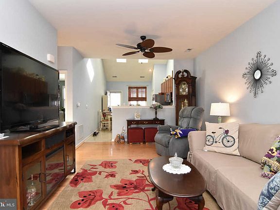 5th image of 241 W Bourne Way #92