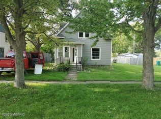 114 Pine St, Decatur, MI 49045