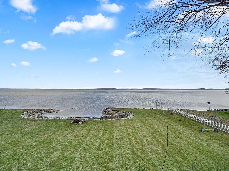 N8809 Lakeshore DRIVE UNIT 3, Van Dyne, WI 54979 MLS 1869389 Zillow