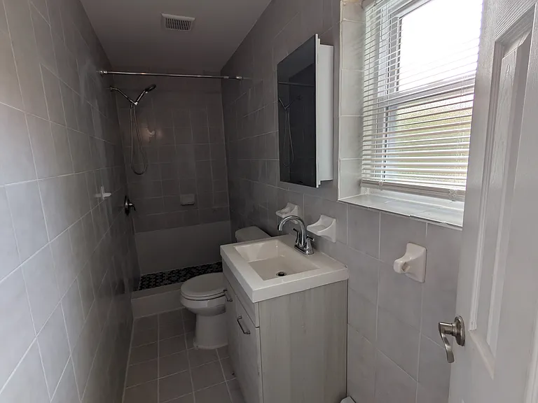 1395 Kearney Ave #B — Photo 6