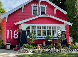 118 E Hurlbut St, Charlevoix, MI 49720
