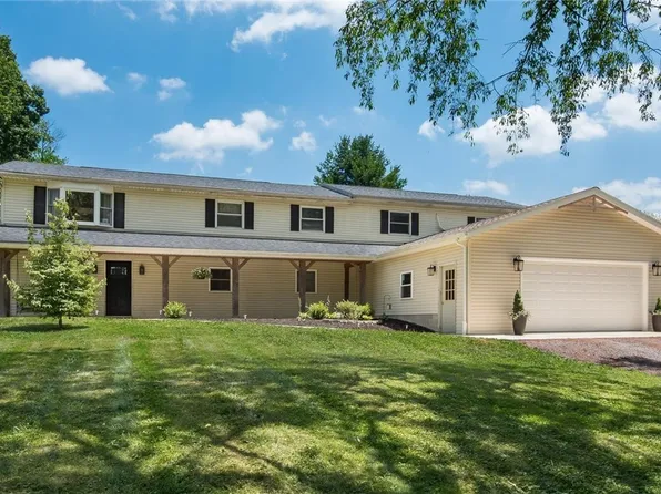 4045 Edward Dr, Zanesville, OH 43701