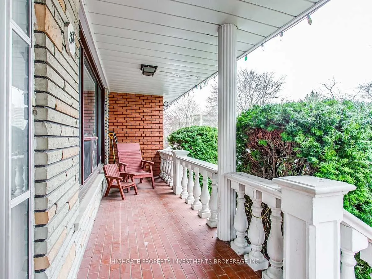 Building Photo - 33 Paulvale Cres #UPPER