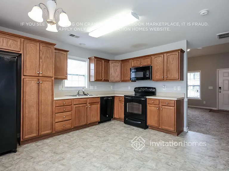 4200 Youngstown Dr — Photo 7