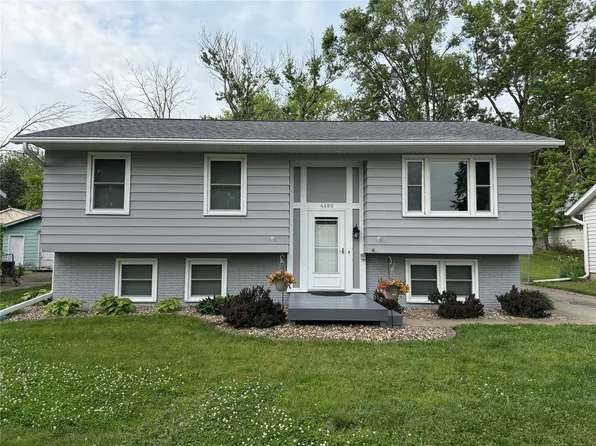 4680 Wakonda Dr, Norwalk, IA 50211