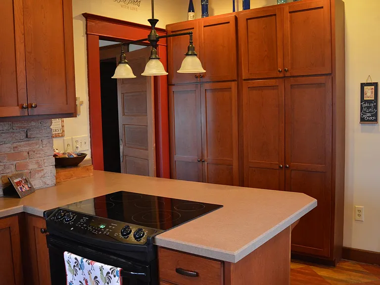 tons of cabinent space!