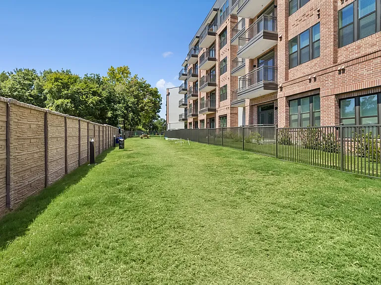 Eastpoint Apartments — Photo 46