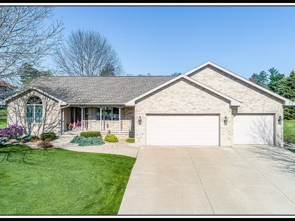 205 Oak Knoll Ct, Hortonville, WI 54944