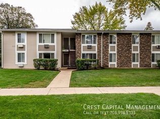 1300 Light Rd APT 108, Oswego, IL 60543