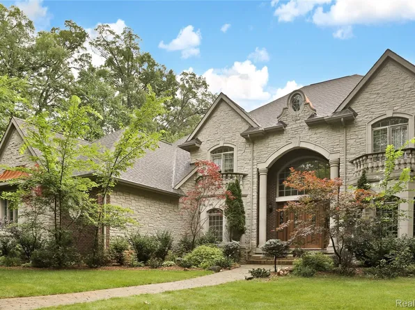 3164 Canyon Oaks Trl, Milford, MI 48380